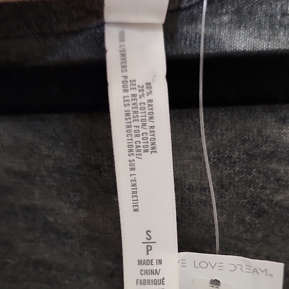 Aeropostale Black Fitted T-Shirt with Sequin Graphic - Picture 8 of 8